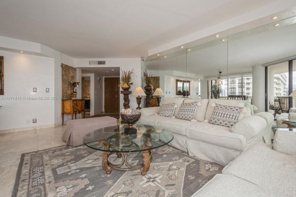 Interior, Living room, Pendant Lights, Recessed Lighting