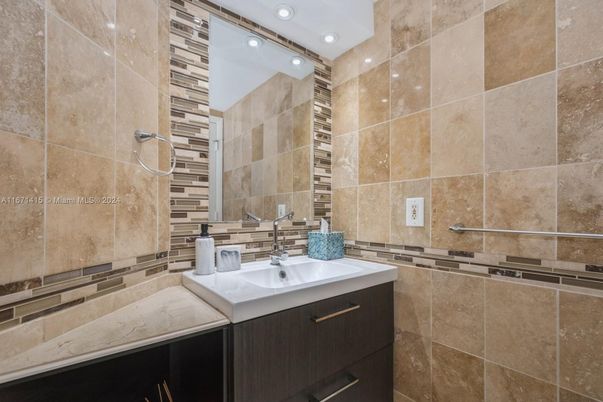 Bathroom, Interior, Recessed Lighting