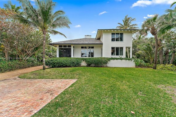 Backyard, Exterior, Facade, Split Level