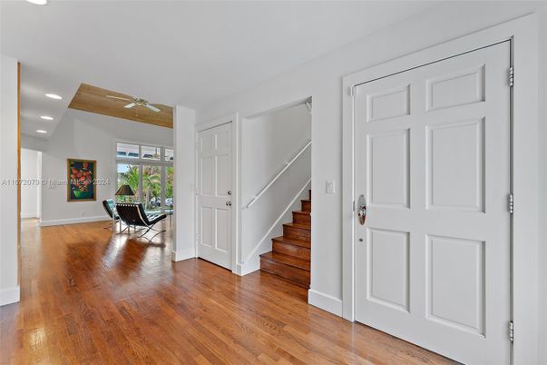Interior, Recessed Lighting, Wooden Ceilings, Wood Texture Flooring