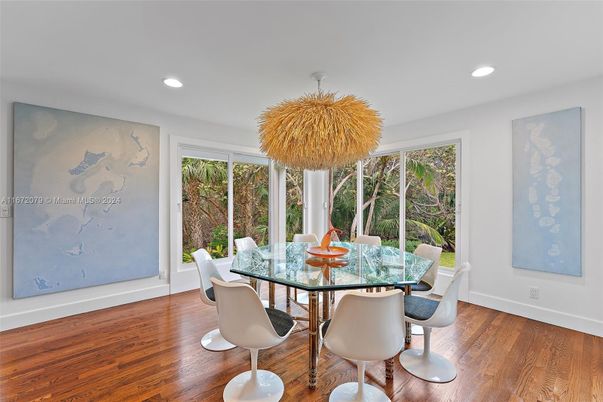 Chandelier, Dining room, Interior, Recessed Lighting, Wood Texture Flooring