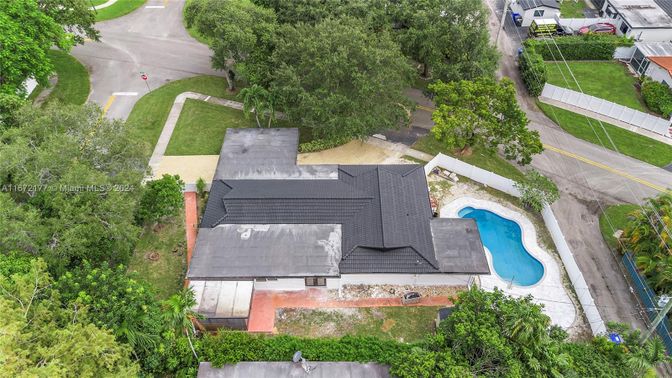 Exterior, Drone