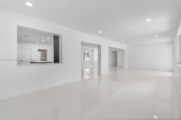 Empty room, Interior, Recessed Lighting