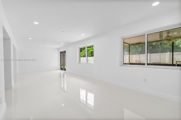 Empty room, Interior, Recessed Lighting