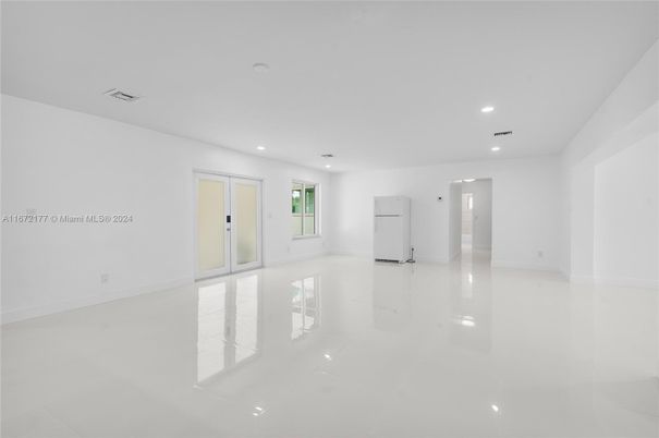 Empty room, Interior, Recessed Lighting