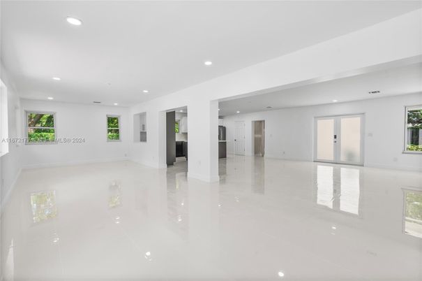 Empty room, Interior, Recessed Lighting