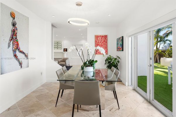 Dining room, Interior, Pendant Lights, Recessed Lighting