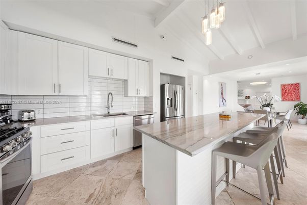 Dining room, Interior, Kitchen, Pendant Lights, Recessed Lighting, Stainless Steel Appliances