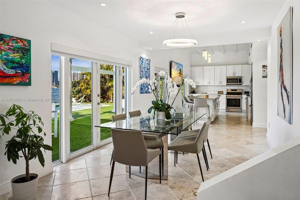 Dining room, Interior, Kitchen, Pendant Lights, Recessed Lighting, Stainless Steel Appliances