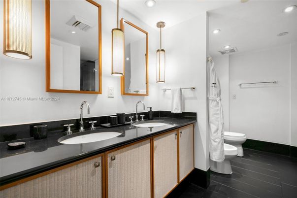 Bathroom, Dual Sink Vanities, Interior, Pendant Lights, Recessed Lighting