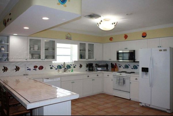 Interior, Kitchen, Recessed Lighting, Tile Countertops