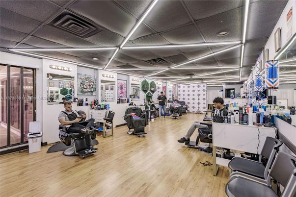 Fitness Equipment, Interior, Recessed Lighting, Wood Texture Flooring