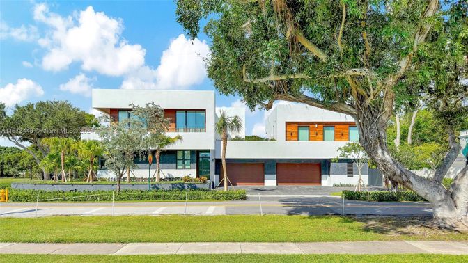 Attached, Exterior, Facade, Modern