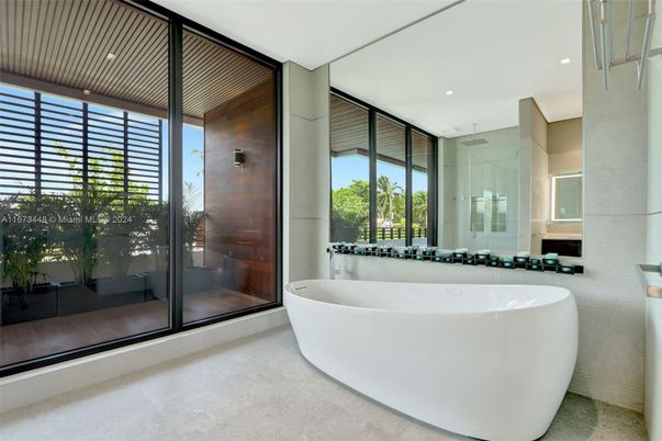 Bathroom, Free Standing Baths, Interior, Recessed Lighting