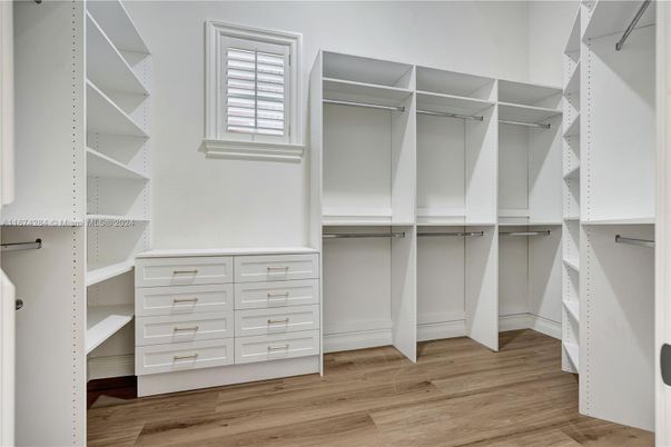 Interior, Walk-in Closets, Wood Texture Flooring