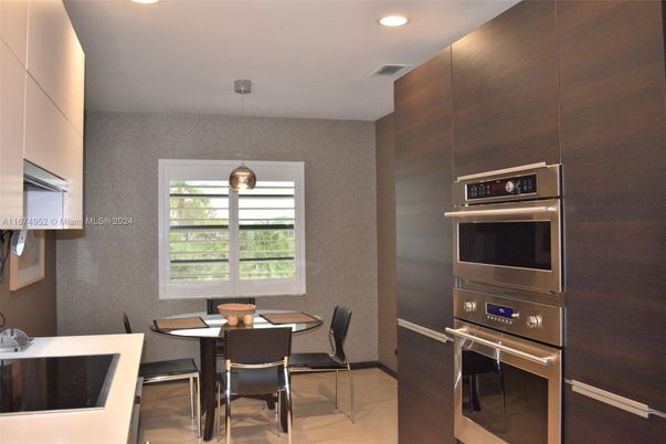 Dining room, Interior, Kitchen, Pendant Lights, Recessed Lighting, Stainless Steel Appliances