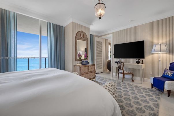 Bedroom, Interior, Water