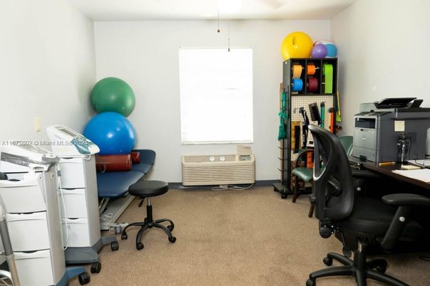 Home Office, Interior