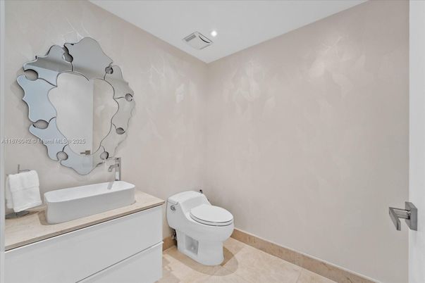 Bathroom, Interior, Recessed Lighting