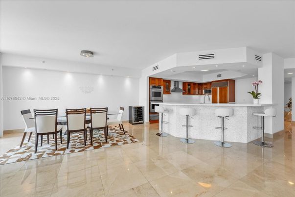 Dining room, Interior, Kitchen, Pendant Lights, Recessed Lighting, Stainless Steel Appliances