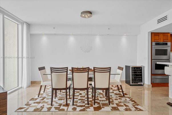 Dining room, Interior, Kitchen, Pendant Lights, Recessed Lighting, Stainless Steel Appliances