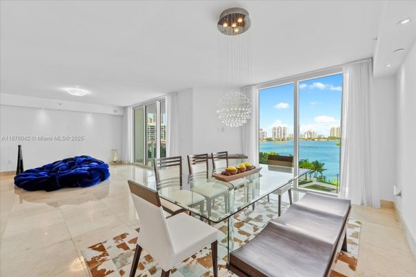 Dining room, Interior, Pendant Lights, Recessed Lighting, Water