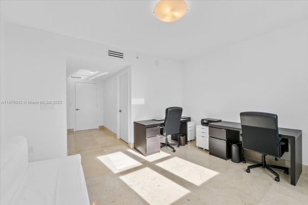 Home Office, Interior