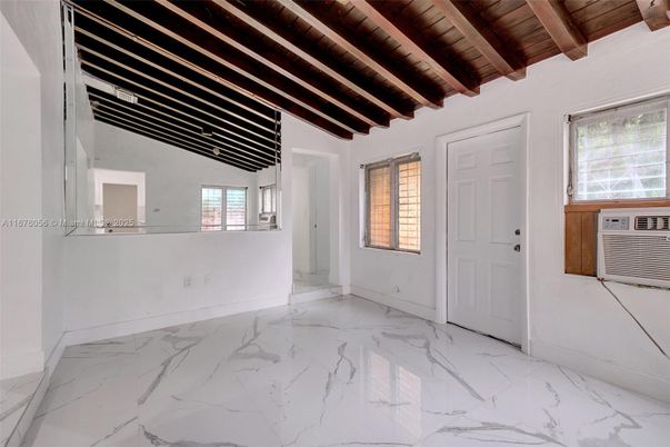 Empty room, Interior, Marble, Wooden Beams, Wooden Ceilings