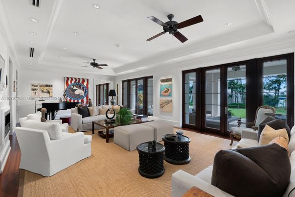 Fireplace, Interior, Living room, Piano, Recessed Lighting
