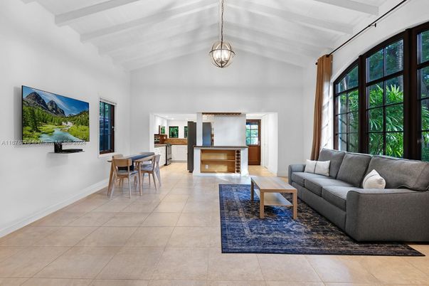 Dining room, Interior, Living room, Pendant Lights