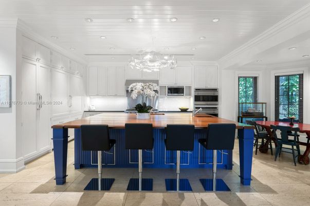 Dining room, Interior, Kitchen, Pendant Lights, Recessed Lighting, Stainless Steel Appliances
