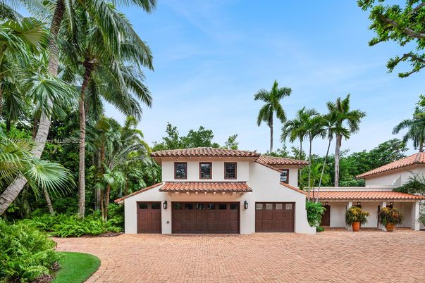 Attached, Exterior, Facade, Spanish Mediterranean