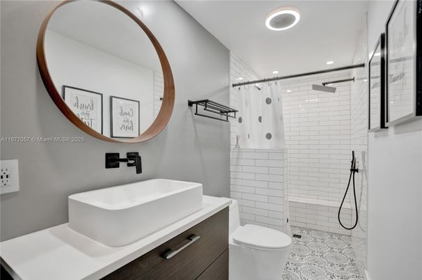 Bathroom, Interior, Recessed Lighting