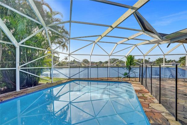 Glass Ceilings, Interior, Pool, Sun Room, Water