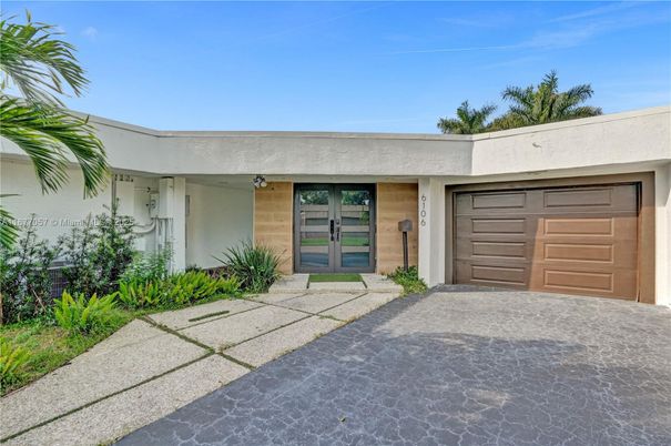 Attached, Exterior, Facade, Ranch