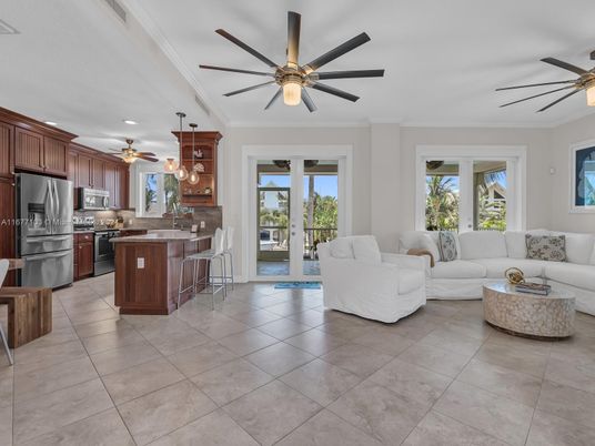 Interior, Kitchen, Living room, Pendant Lights, Recessed Lighting, Stainless Steel Appliances