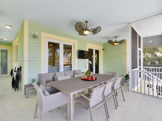 Dining room, Interior, Recessed Lighting
