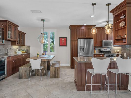 Dining room, Interior, Kitchen, Pendant Lights, Recessed Lighting, Stainless Steel Appliances