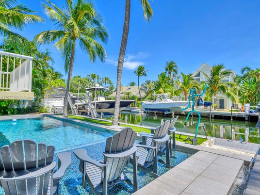 Exterior, Lake, Pool