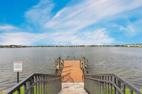 Exterior, Lake