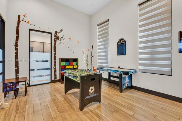 Game Room, Interior, Wood Texture Flooring