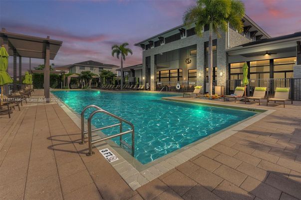 Exterior, Pool