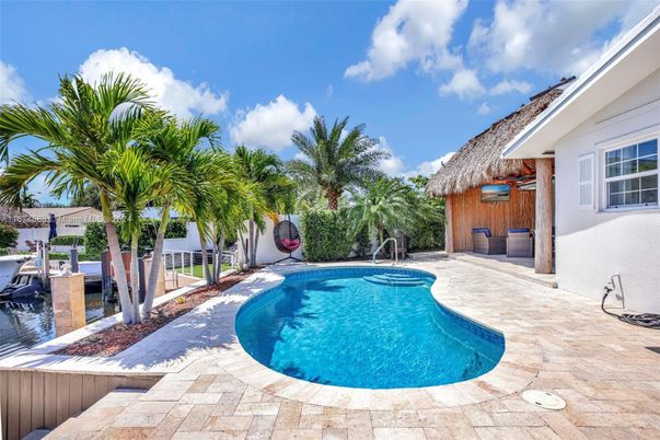 Exterior, Pool