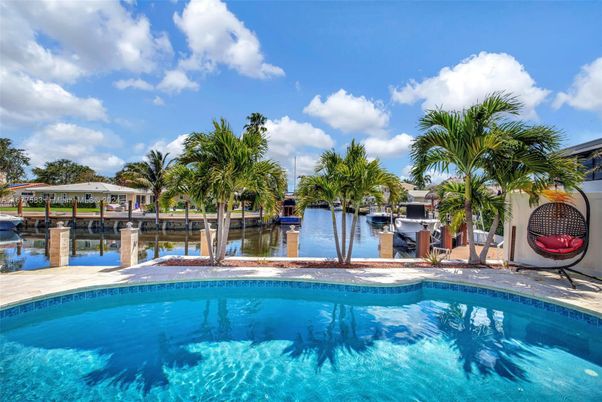 Exterior, Lake, Pool