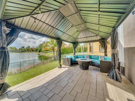Exterior, Hot Tub, Water