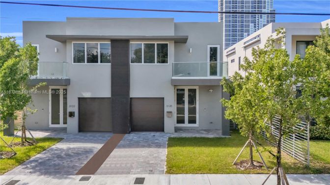 Attached, Exterior, Facade, Modern