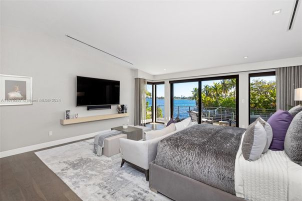 Bedroom, Interior, Living room, Recessed Lighting, Water, Wood Texture Flooring