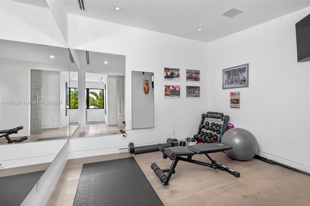 Fitness Equipment, Interior, Recessed Lighting, Wood Texture Flooring