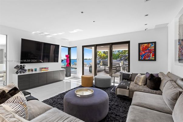 Interior, Living room, Recessed Lighting, Water