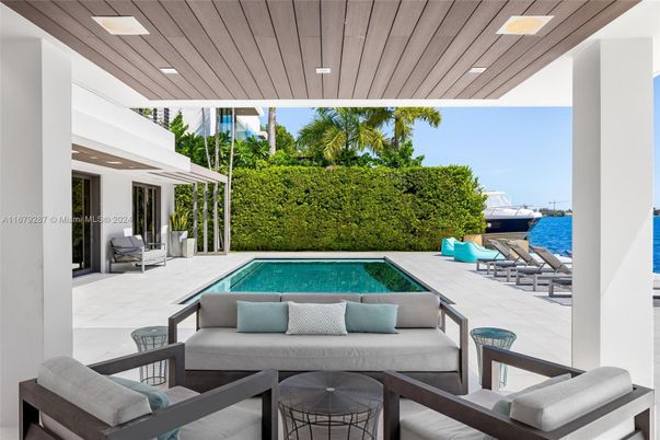 Exterior, Pool, Water